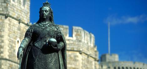Statue of Queen Victoria, Windsor Castle Statue of Queen Victoria, Windsor Castle